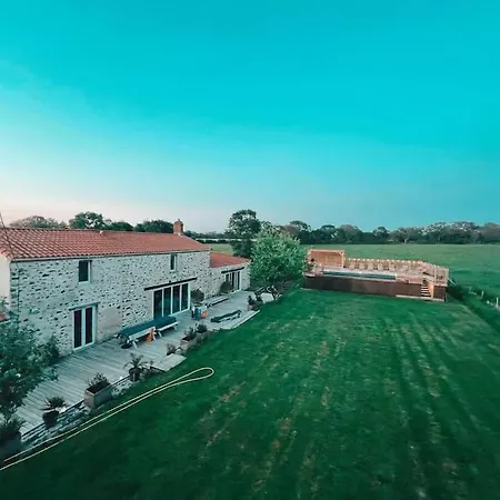 Semesterbostad Corps De Ferme Renove - 14 Personnes Saint-Viaud